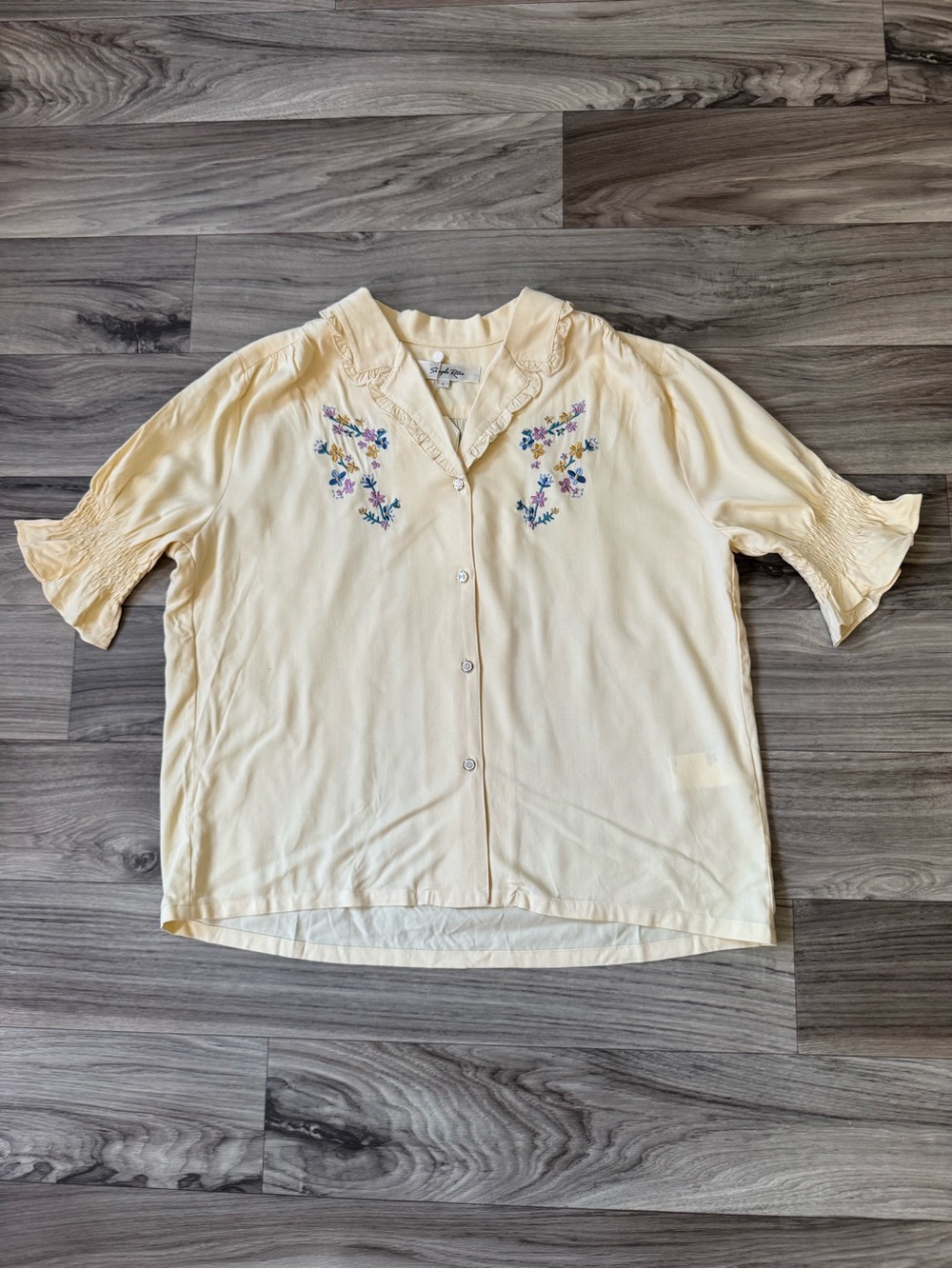 NWT Simple Retro Alicia Floral Embroidery V-Neck Blouse Light Yellow Size Small
